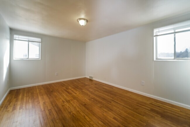 Building Photo - 211 Andora Dr