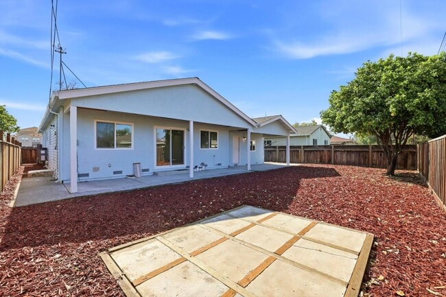 Building Photo - 1861 Nelson Dr