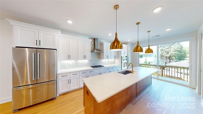 Building Photo - 156 Mattoon St