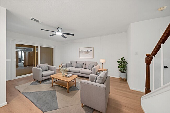 Building Photo - 9654 Westview Dr