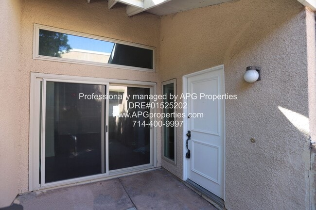 Building Photo - 2 Bed + 2 bath split level Condo with a 2 ...