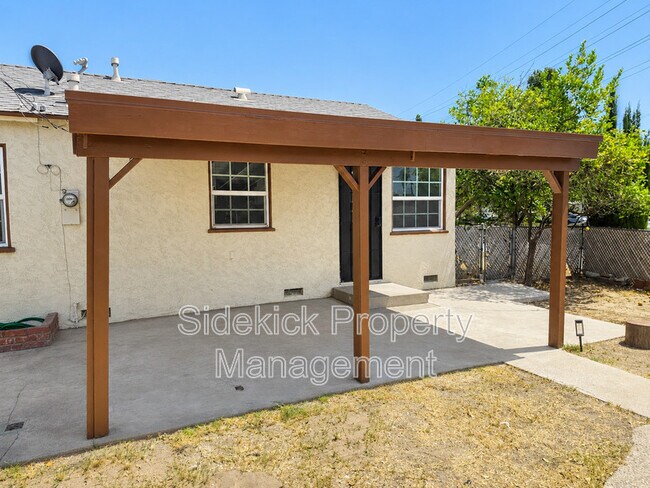 Building Photo - 8941 Songfest Dr