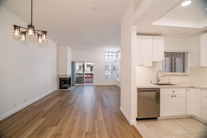 Building Photo - 2601 S Broadmoor Dr