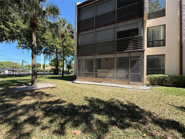 Building Photo - 7950 W McNab Rd
