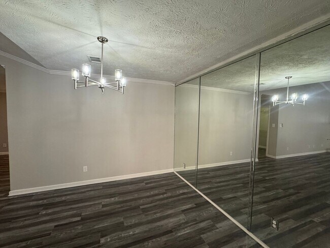 Building Photo - Arrowhead One Level