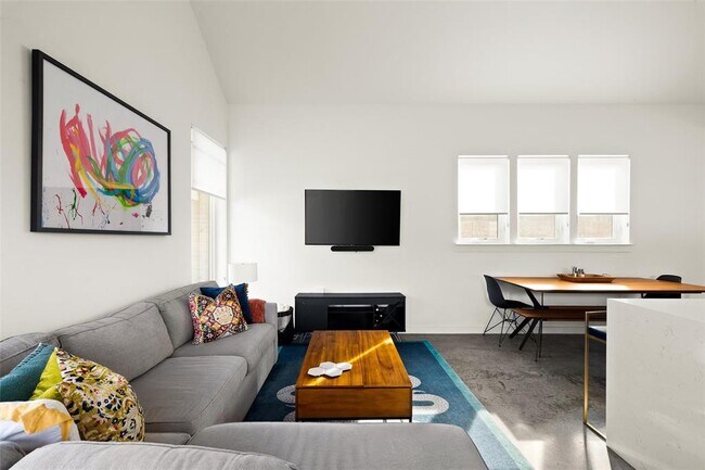 Building Photo - 902 Garden Villa Ct