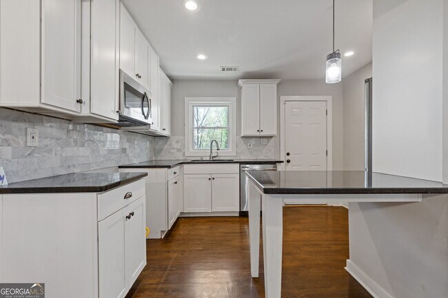 Building Photo - 2779 Horse Shoe Dr