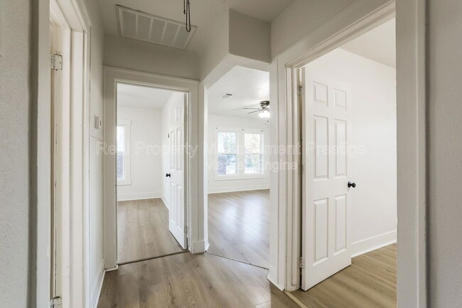 Building Photo - 310 W James Ave