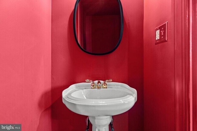 Building Photo - 6045 Edgewood Terrace