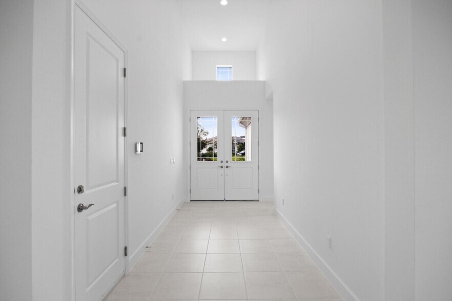 Building Photo - 15144 Wildwood Cir