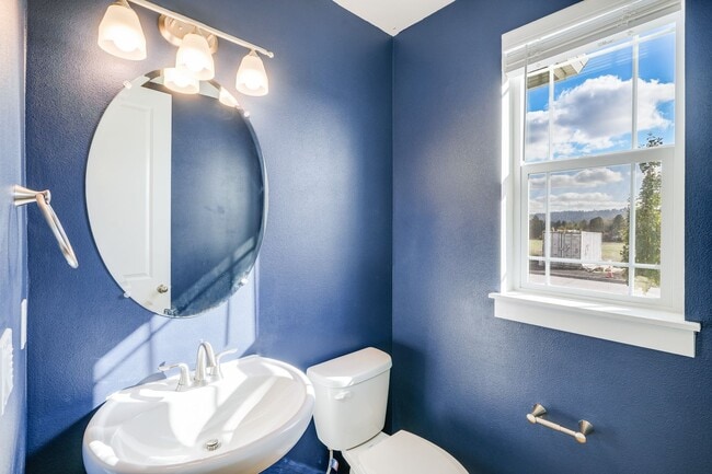 Building Photo - Beautiful 3 Bed, 3 Bath Rental Home in Hil...