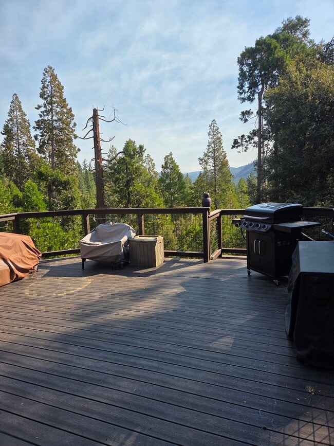 Building Photo - Spacious 3 Bedroom, 2 Bath Home with Bonus...