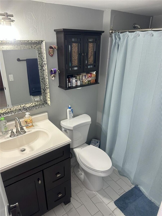 Building Photo - 13707 Kendale Lakes Cir