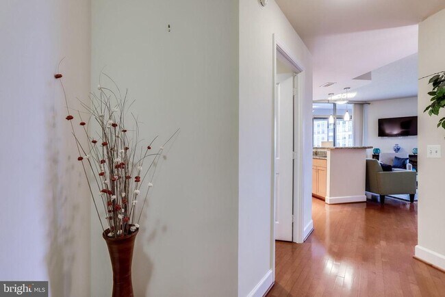 Building Photo - 3600 S Glebe Rd