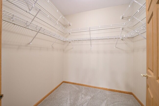 Building Photo - 310 Delnor Glen Dr