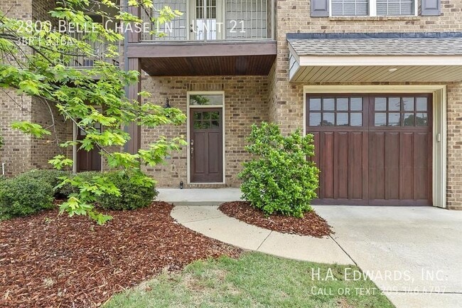 Building Photo - 2800 Belle Chase Ln