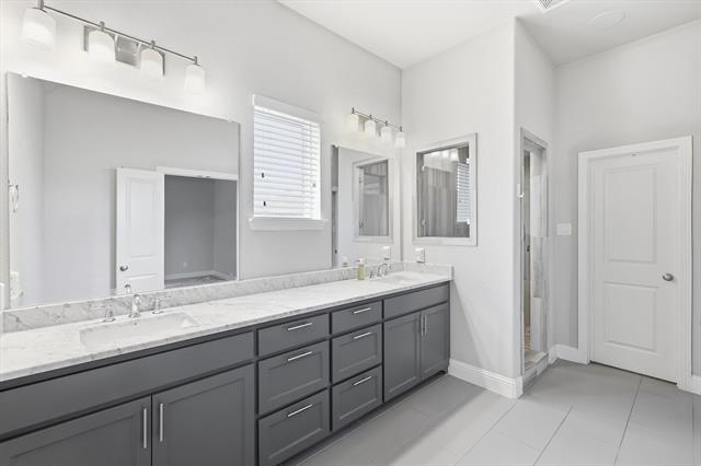 Building Photo - 500 Loma Alta Dr