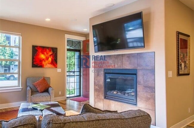 Building Photo - 7317 W Center Ave