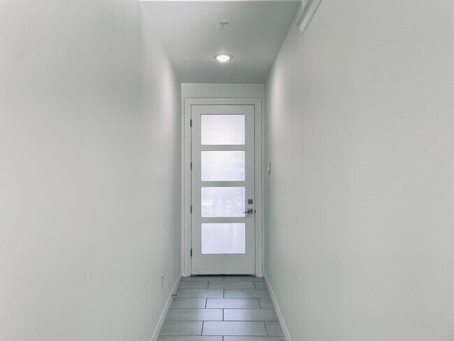 Building Photo - 9915 Borna Dr