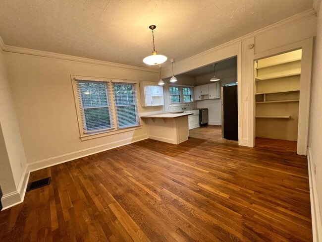 Building Photo - 2 Bed | 2 Bath Single Family Home