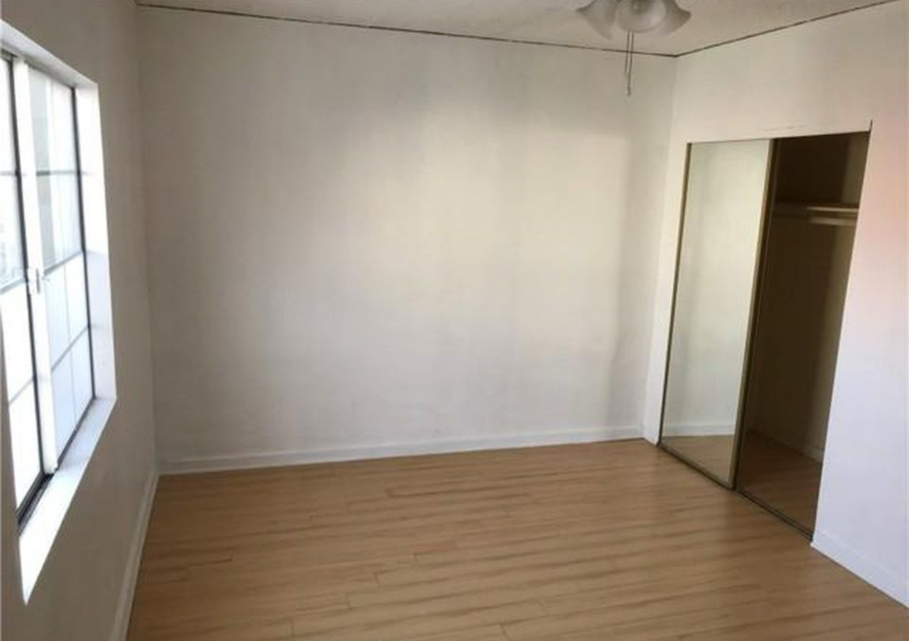 Building Photo - 1182 N Kingsley Dr
