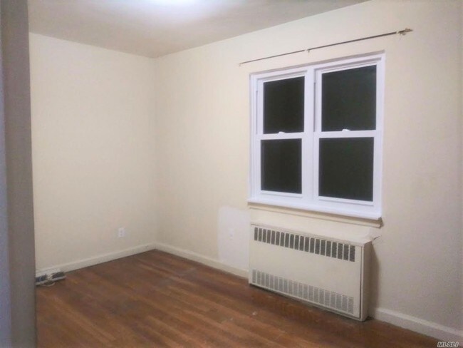 Building Photo - 833 E 48th St