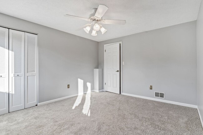 Building Photo - Spacious 4 Bed 2.5 Bath Home Located in North Hills School District - Available September 1st!