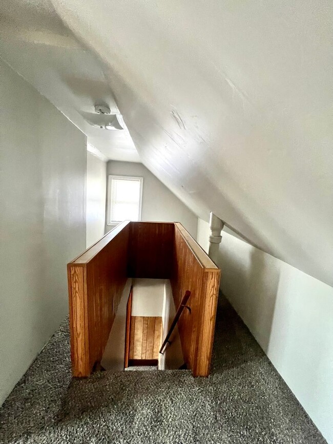 Building Photo - Newly Updated 3-bed 1.5-bath House in South Omaha, close to 13th St and downtown