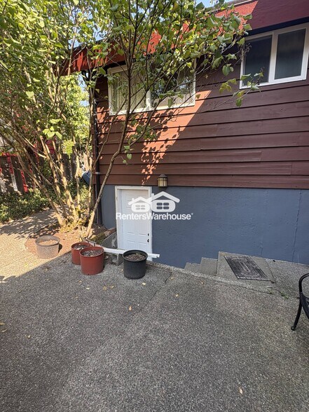 Building Photo - 14059 22nd Ave NE