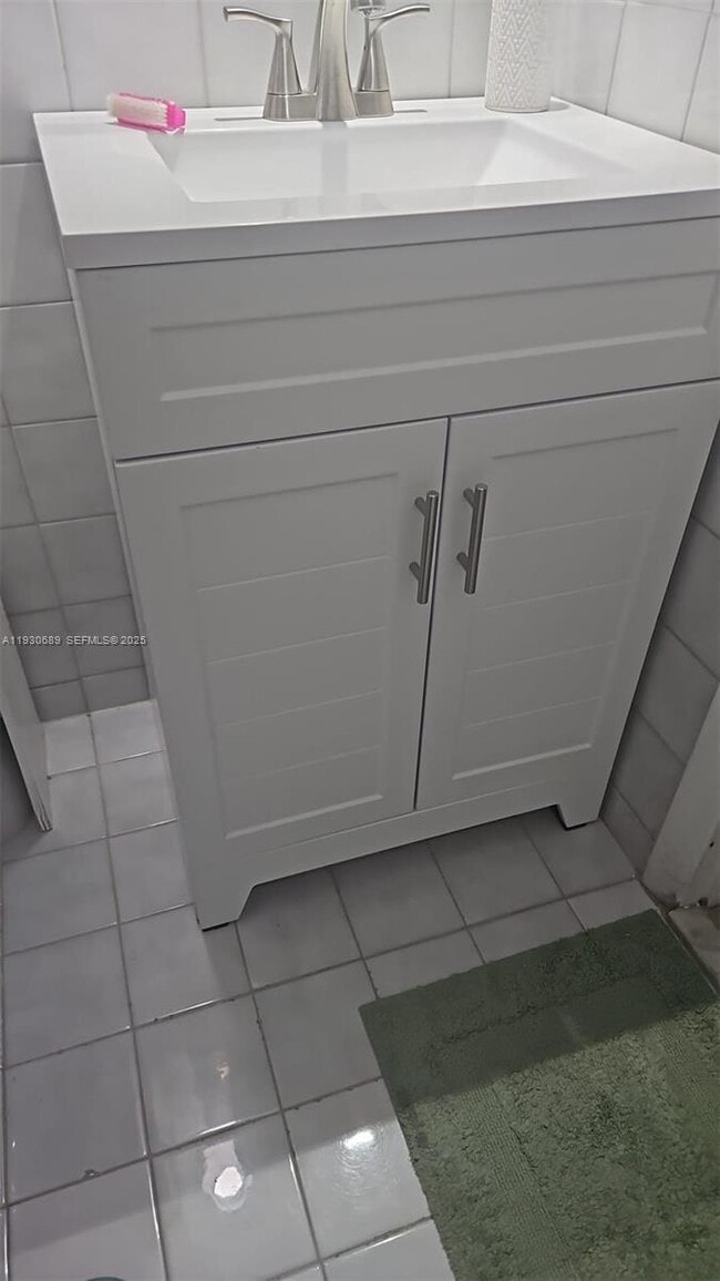 Building Photo - 11905 NE 2nd Ave