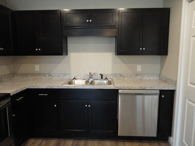 Kitchen - 3130 Burlew Blvd