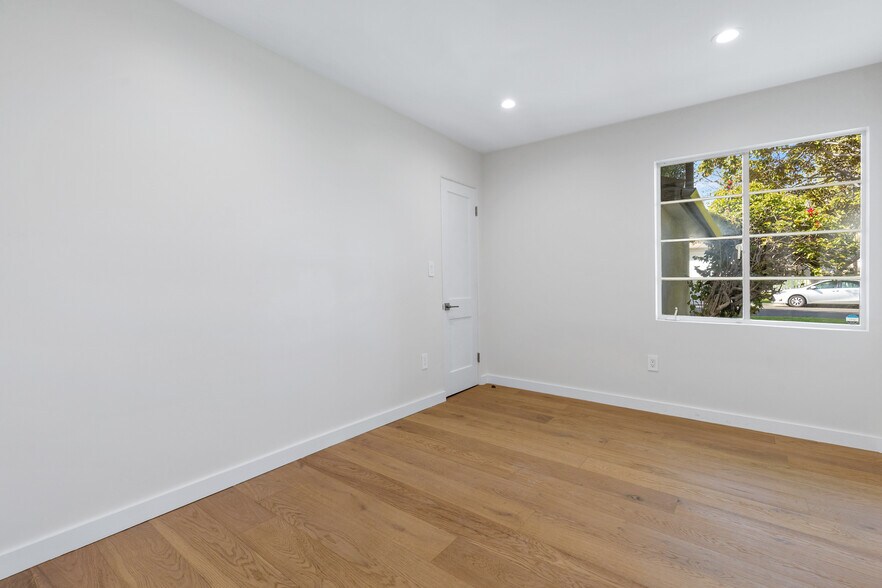 Building Photo - 3444 S Bentley Ave