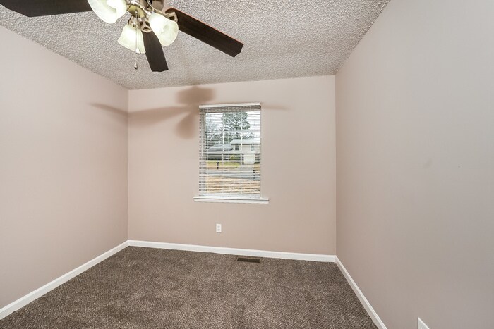 Building Photo - 1333 Turf Dr
