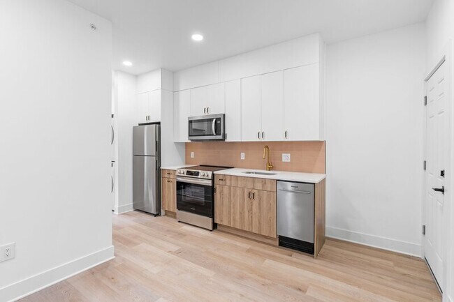 Building Photo - 6049 Elmwood Ave