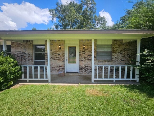 Primary Photo - 908 Greenbriar Street