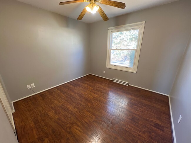Building Photo - Treynor 2 Bedroom House