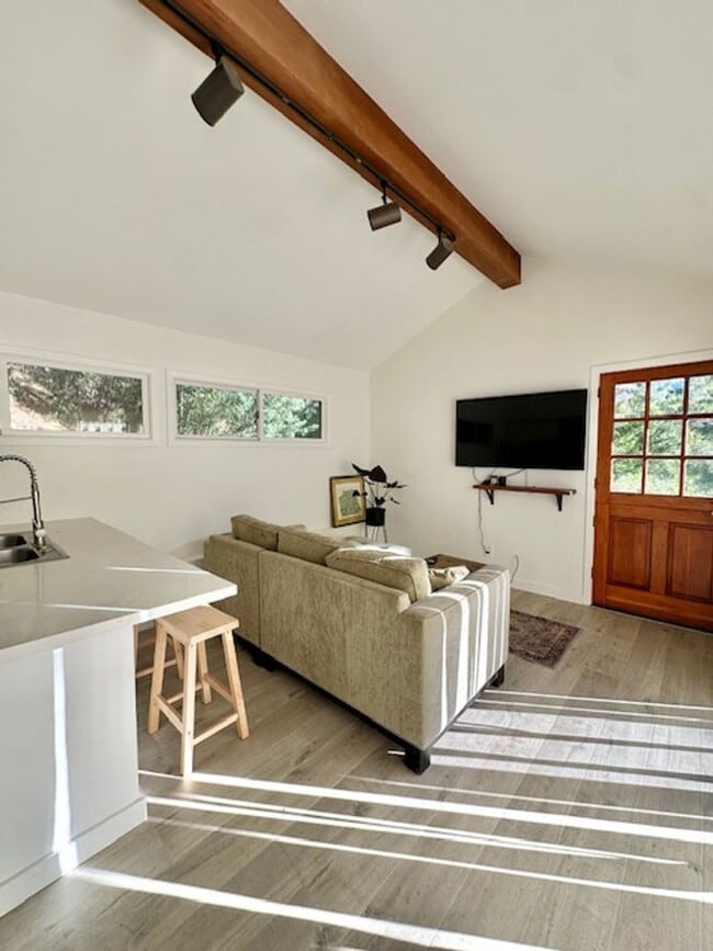 Building Photo - Mill Valley 1bd Serene Forest Cottage