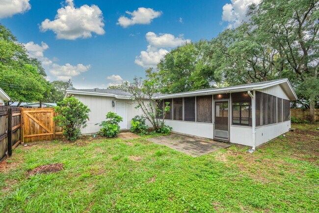 Building Photo - 713 Gibbs Ave