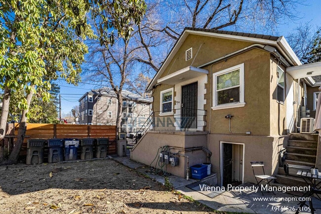 Building Photo - Downstairs Unit Available Now!