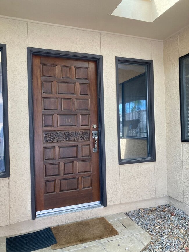 Building Photo - Northwest Townhouse