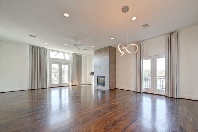 Building Photo - 5342 Darling St