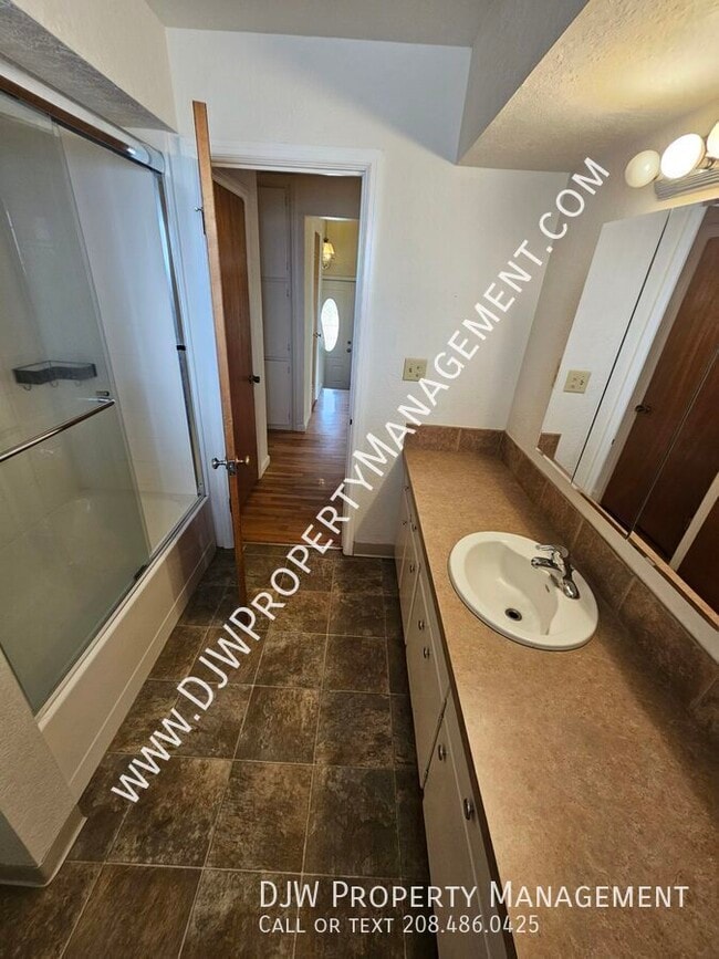 Building Photo - 7196 Edna Ln