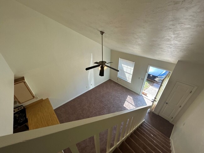 Building Photo - Sun-Filled 2/2 with Stainless Appliances & New Carpet