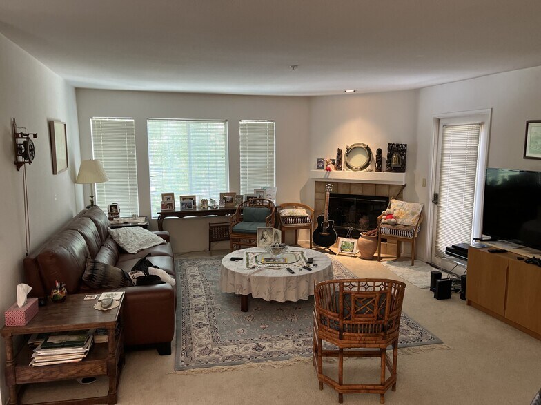 Building Photo - 18674 Caminito Cantilena