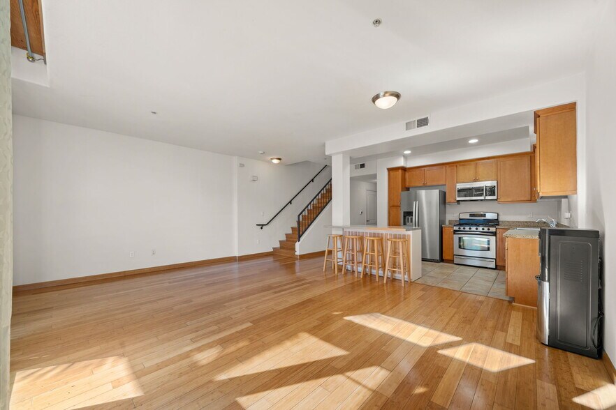 Building Photo - 360 W Ave 26 Ave