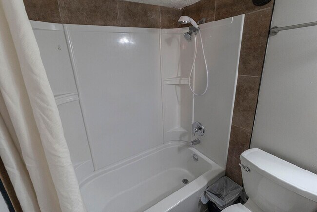 Building Photo - 204 Wheaton Ct