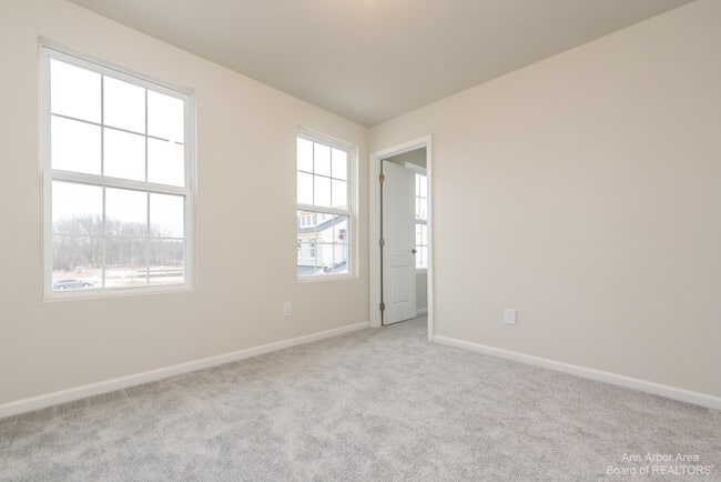 Building Photo - 2801 Willow Ct