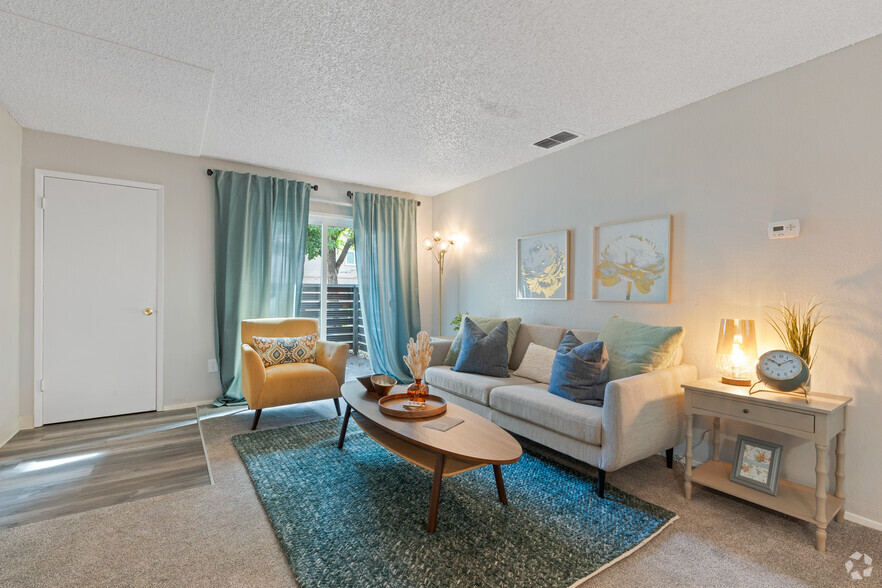 2BR, 2BA - 930SF - Living Room - Gold Ridge Apartments