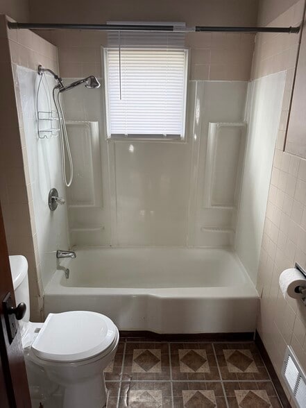 Bathroom - 523 S Montana St
