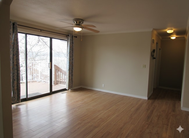 Building Photo - 4 bedroom lake view home